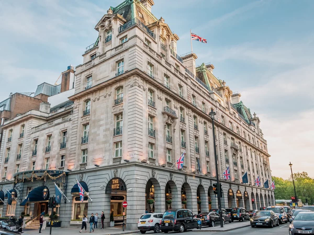 Hotels — premium Wi-Fi environment