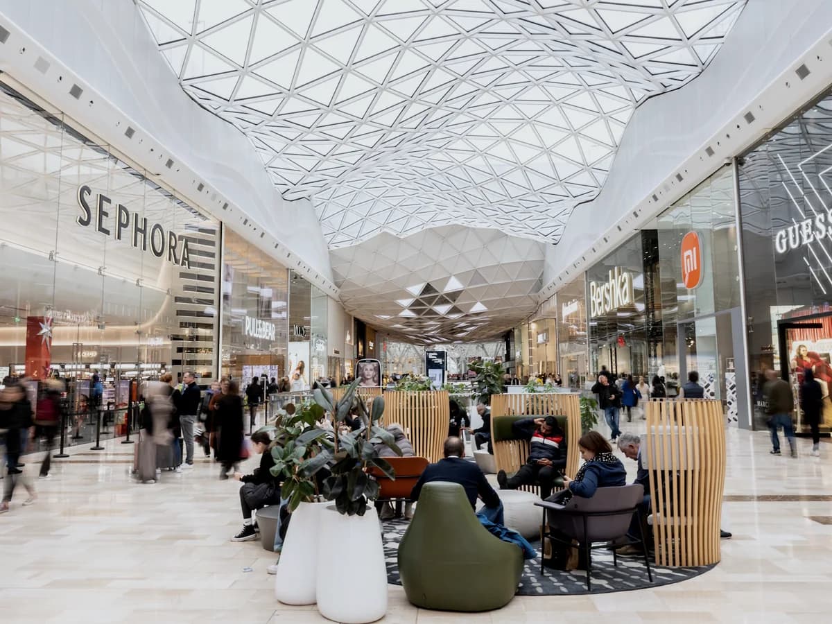 Retail — premium Wi-Fi environment